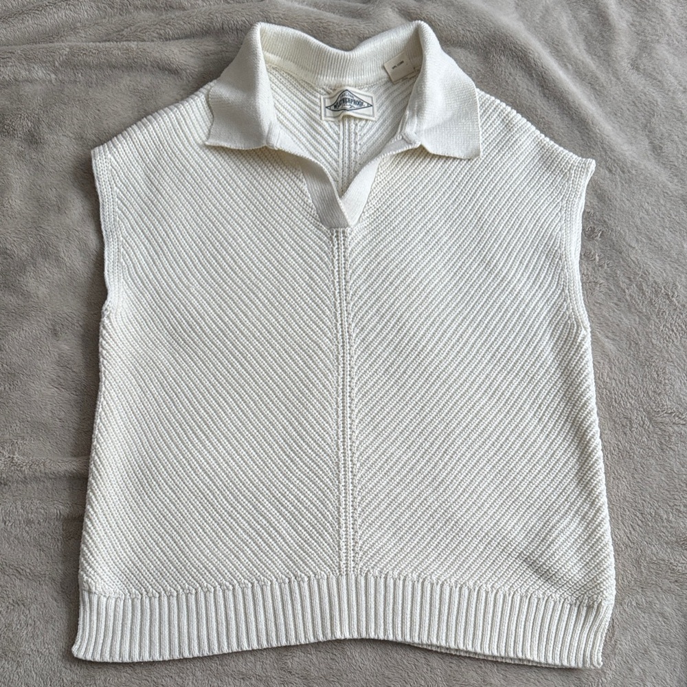Elegant White Sleeveless Sweater